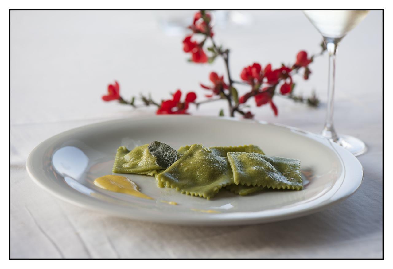 Agriturismo La Torricella Monforte dʼAlba Εξωτερικό φωτογραφία